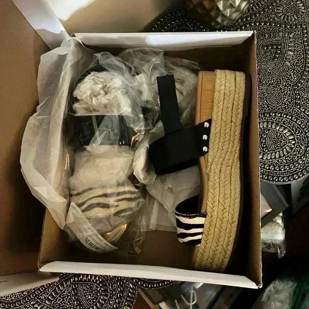 STEVE MADDEN FIFER ZEBRA ESPADRILLE NIB SZ 7.5M